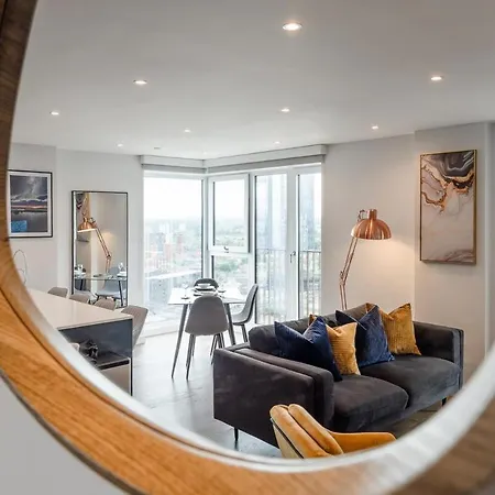 Stylish 2 Bdr By Torr Group Short Lets & Serviced With Free Wifi *