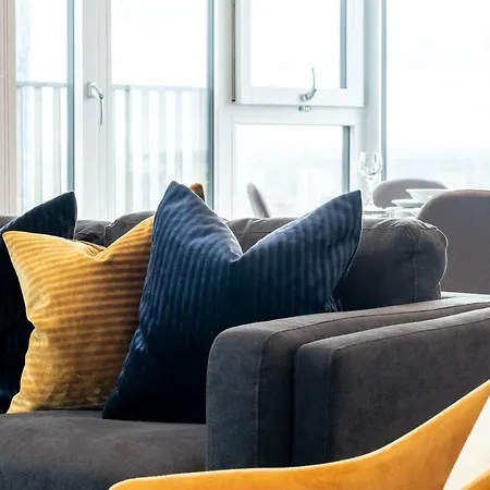 Stylish 2 Bdr By Torr Group Short Lets & Serviced With Free Wifi Appartamento