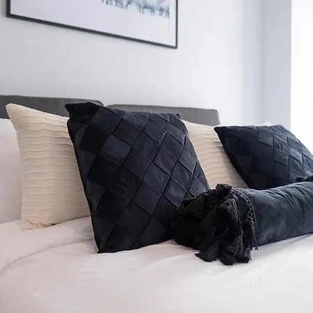2 Bedroom By Torr Group Flexible Renting With Free Wifi 아파트