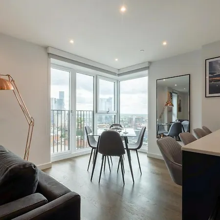 Stylish 2 Bdr By Torr Group Short Lets & Serviced With Free Wifi Appartamento