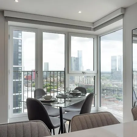 Stylish 2 Bdr By Torr Group Short Lets & Serviced With Free Wifi *