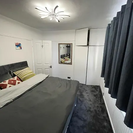 Дом отдыха Hidden Gem 2 Bedroom House *