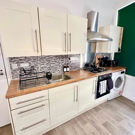 Chic & Modern 2br - Luxury Retreat