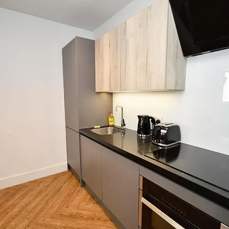 Sleek 2bed Flat In W Security Daire