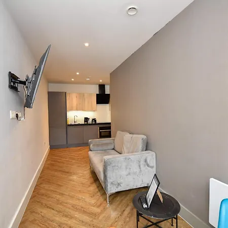 Sleek 2bed Flat In W Security Daire *