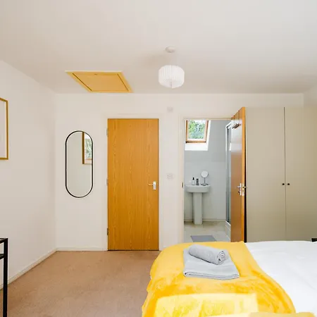 公寓 Stylish 4 Bedroom With Wifi, Free Parking And Close To Old Trafford