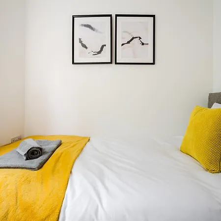 公寓 Stylish 4 Bedroom With Wifi, Free Parking And Close To Old Trafford *