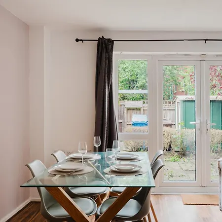 Stylish 4 Bedroom With Wifi, Free Parking And Close To Old Trafford 公寓 曼彻斯特