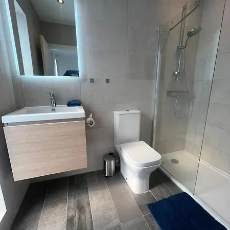 Town House In Greater - Hot Tub - Roof Terrace * Manchester