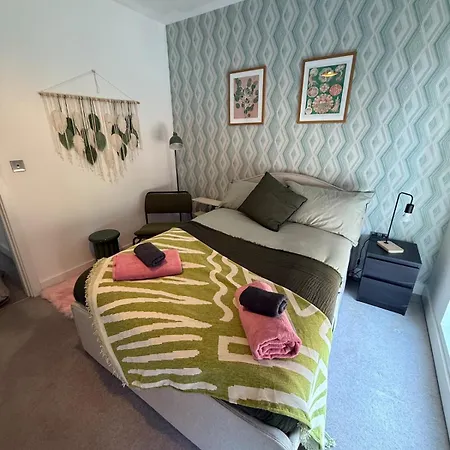Town House In Greater - Hot Tub - Roof Terrace * Manchester