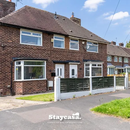 3-bedroom House W Free Parking, Near Man Airport! *