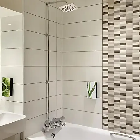 Modern Ensuite In Lower Mosley Street, * Manchester