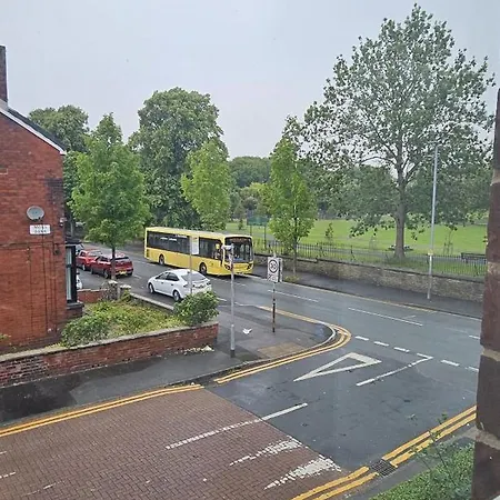 Casa de Férias Full With Free Parking In Moss Bank, Crumpsall, Manchester