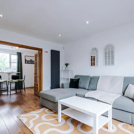 Driveway Stunning 3bedroom In Withington