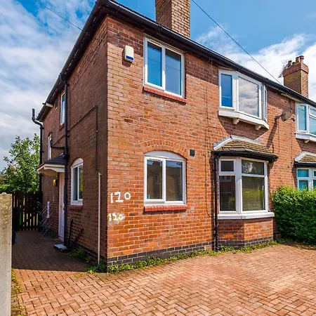 Driveway Stunning 3bedroom In Withington