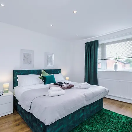 Driveway Stunning 3bedroom In Withington *