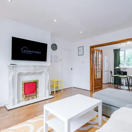 Driveway Stunning 3bedroom In Withington *