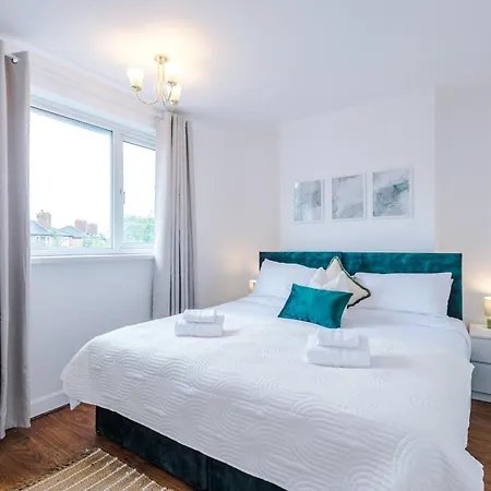 Driveway Stunning 3bedroom In Withington *