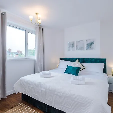 Driveway Stunning 3bedroom In Withington Manchester