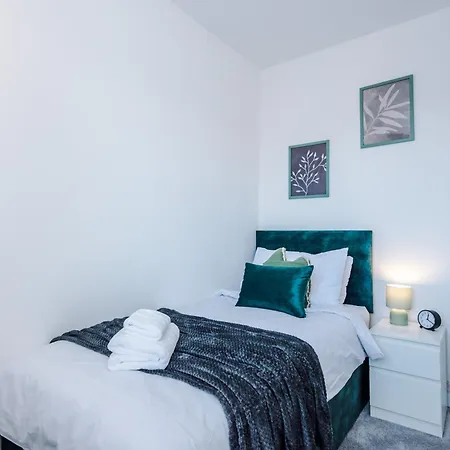 Driveway Stunning 3bedroom In Withington *