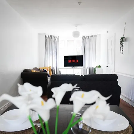 別荘 Spacious 3bd Near Etihad And Coop Live - Free Parking! マンチェスター