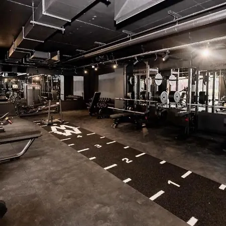 Centre , Old Trafford , Gym *