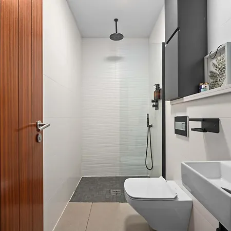 펜션 4 Bed Canal St Free Parking *