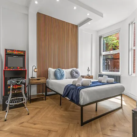 Modern Centre Townhouse Sleeps 10 & Parking Semesterbostad *