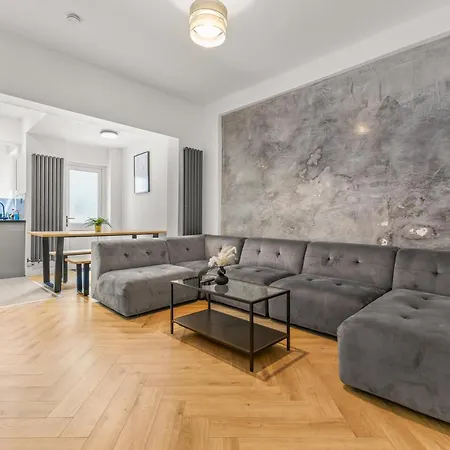 Modern Centre Townhouse Sleeps 10 & Parking * Μάντσεστερ