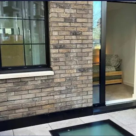 Luxury With Free Parking Apartmán