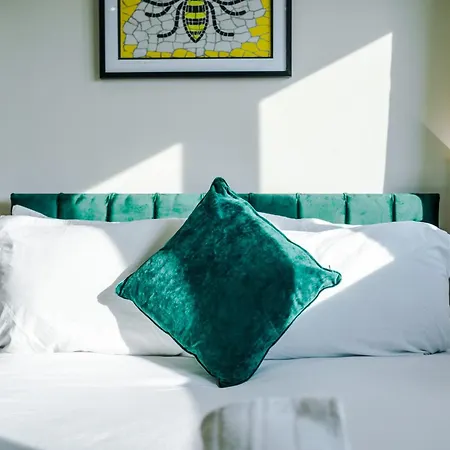 2 Bedroom With Free Parking In Centre, By Eason - Ideal For Weekend Getaways & Business Travel Apartament *