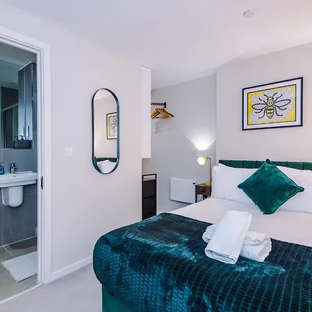 2 Bedroom With Free Parking In Centre, By Eason - Ideal For Weekend Getaways & Business Travel Apartament *
