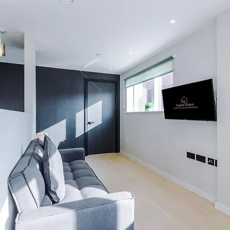Apartament 2 Bedroom With Free Parking In Centre, By Eason - Ideal For Weekend Getaways & Business Travel *