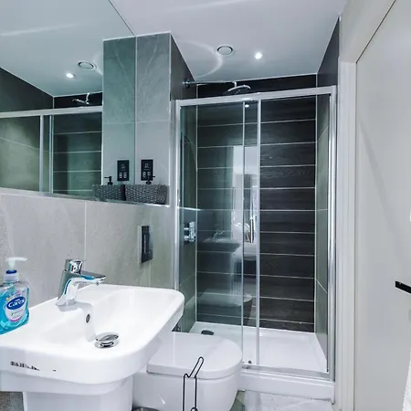 2 Bedroom With Free Parking In Centre, By Eason - Ideal For Weekend Getaways & Business Travel Apartament *
