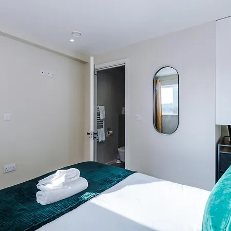 2 Bedroom With Free Parking In Centre, By Eason - Ideal For Weekend Getaways & Business Travel Manchester