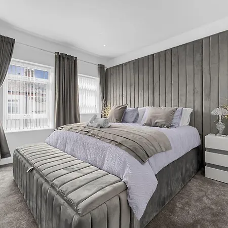 Sluxe 4mins To Etihad Stadium And Coop Live Manchester