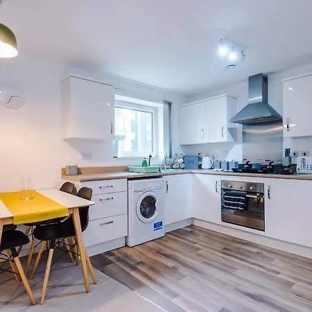 Free Parking, Cosy 2bed In Salford Quays, Balcony, Sleeps 6