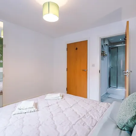 Lejlighed Free Parking, Cosy 2bed In Salford Quays, Balcony, Sleeps 6