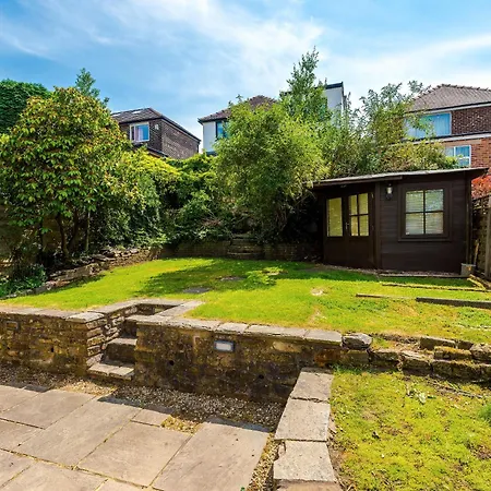 3 Bedroom In Prestwich 15 Mins From Centre Garden Free Parking Superfast Wifi Netflix * Манчестер