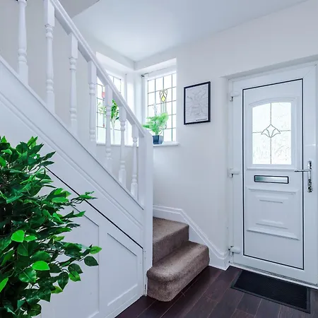 Casa vacanze 3 Bedroom In Prestwich 15 Mins From Centre Garden Free Parking Superfast Wifi Netflix *