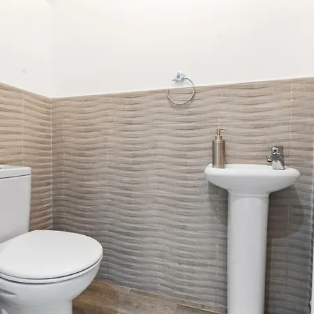 Σπίτι διακοπών Spacious 4-bed Near Links