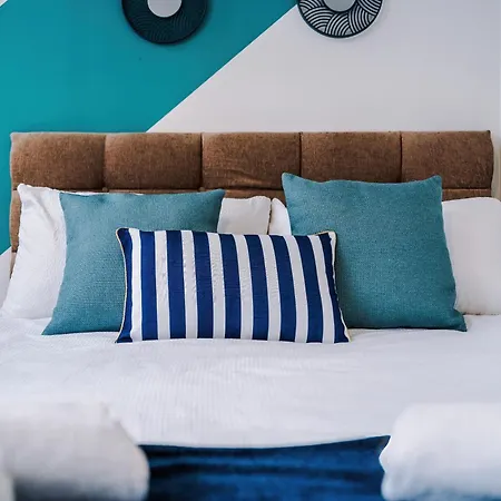 Centre 2 Bedroom Sleeps 5 아파트