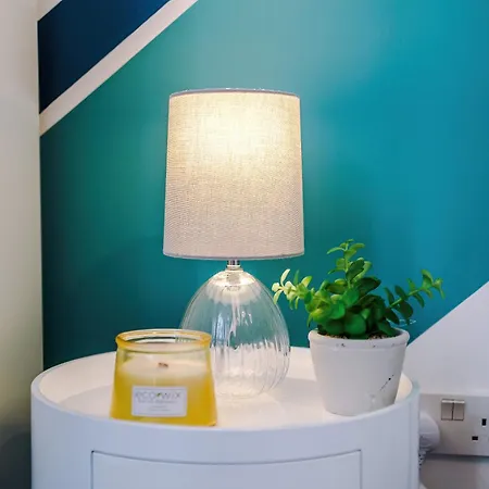 Centre 2 Bedroom Sleeps 5 * 맨체스터