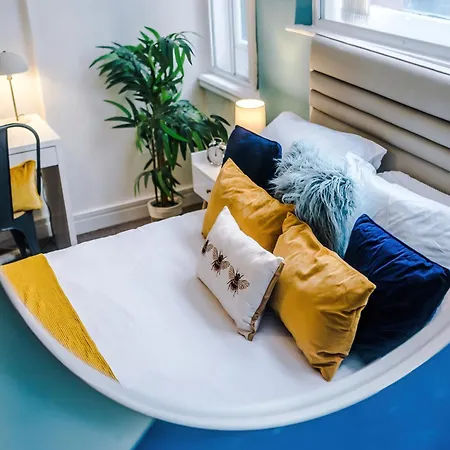 Centre 2 Bedroom Sleeps 5 아파트 *