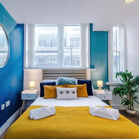 Centre 2 Bedroom Sleeps 5 맨체스터