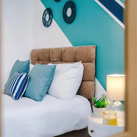 Centre 2 Bedroom Sleeps 5 아파트 *