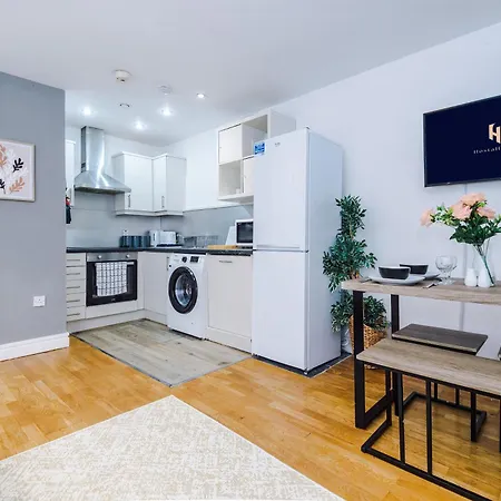 Centre 2 Bedroom Sleeps 5 아파트 *