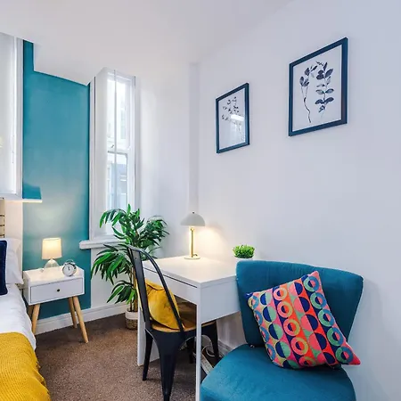 아파트 Centre 2 Bedroom Sleeps 5 *