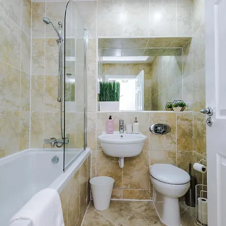 Centre 2 Bedroom Sleeps 5 맨체스터