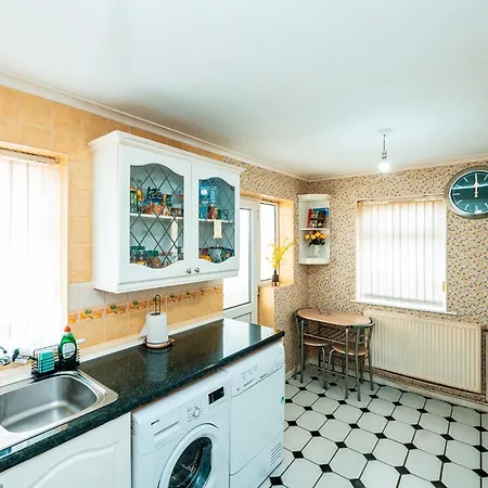 別荘 3-bed Retreat - Sleeps 8 Garden & Parking *